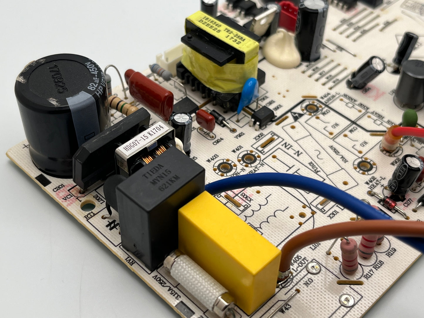 HISENSE 220V AC 60Hz Indoor Unit Control Board for 18K BTU Ductless Mini-Split DC Fan Motor Evaporator PCB05-437-V01